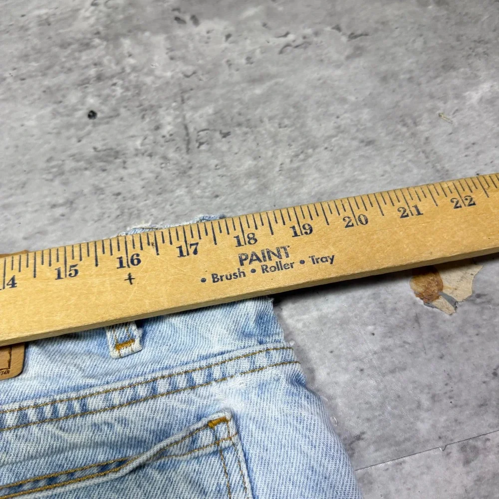 Vintage Levis 550 Relaxed Fit Tapered Leg Jeans Light Wash Mens 38x30